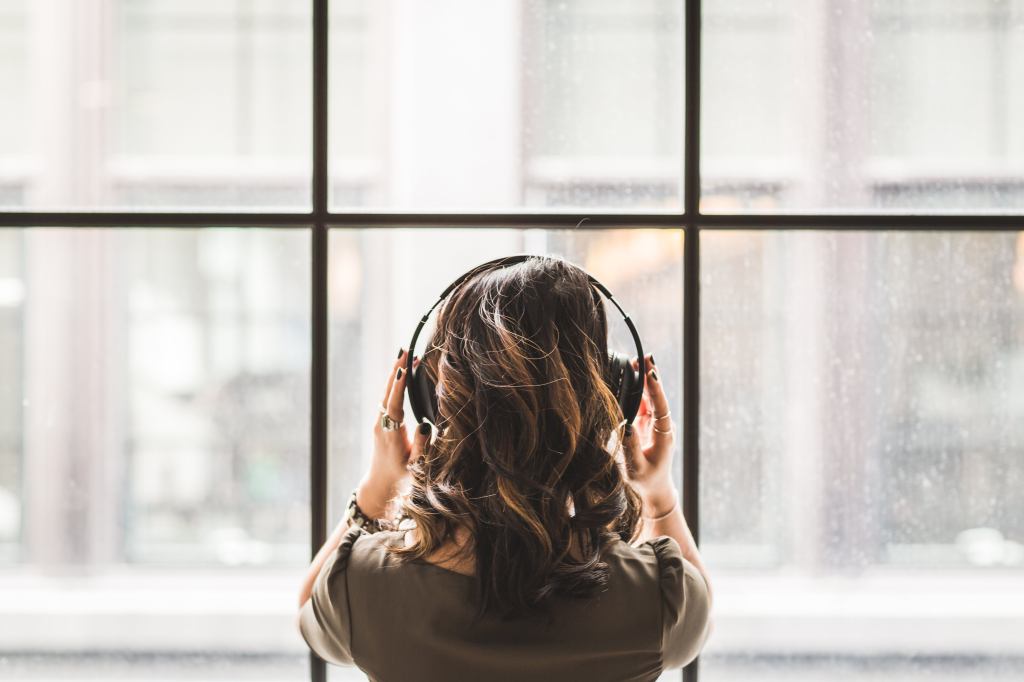 July Listening List: Leadership Lessons from 5 of My Favourite&nbsp;Podcasts